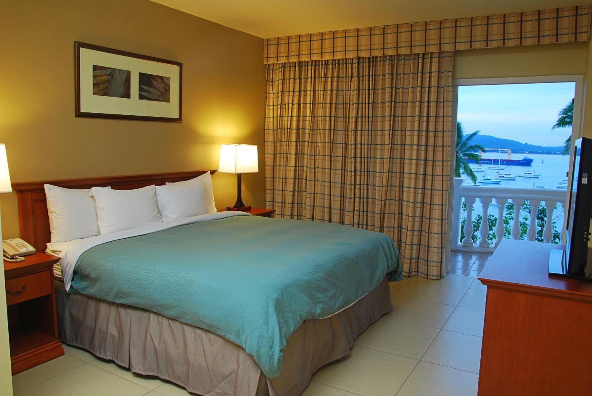 One-Bedroom King Suite Ocean View Non-Smoking