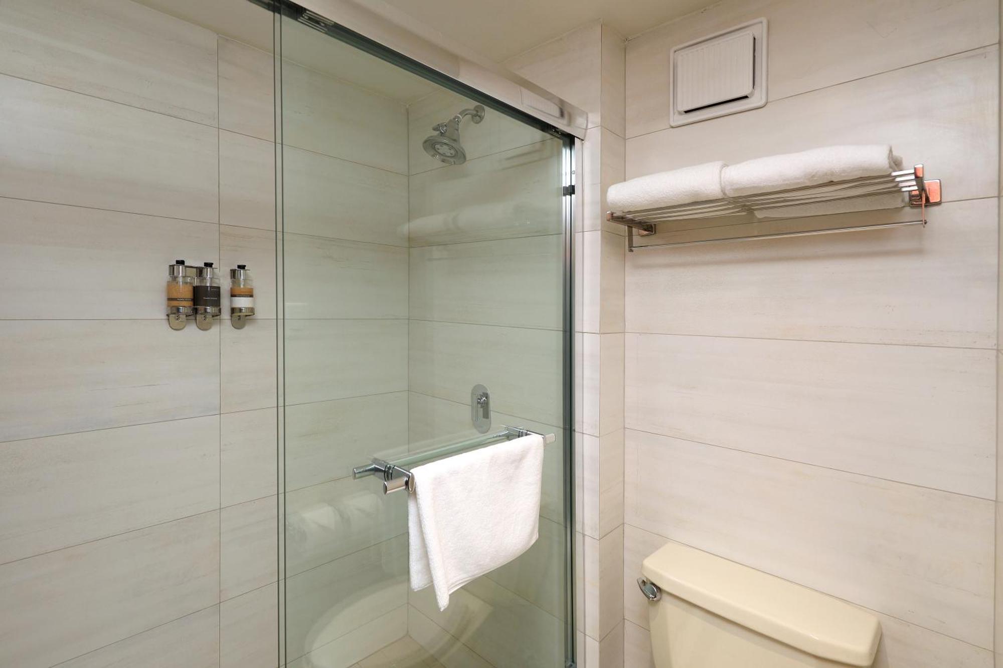 One-Bedroom King Suite with Balcony 2