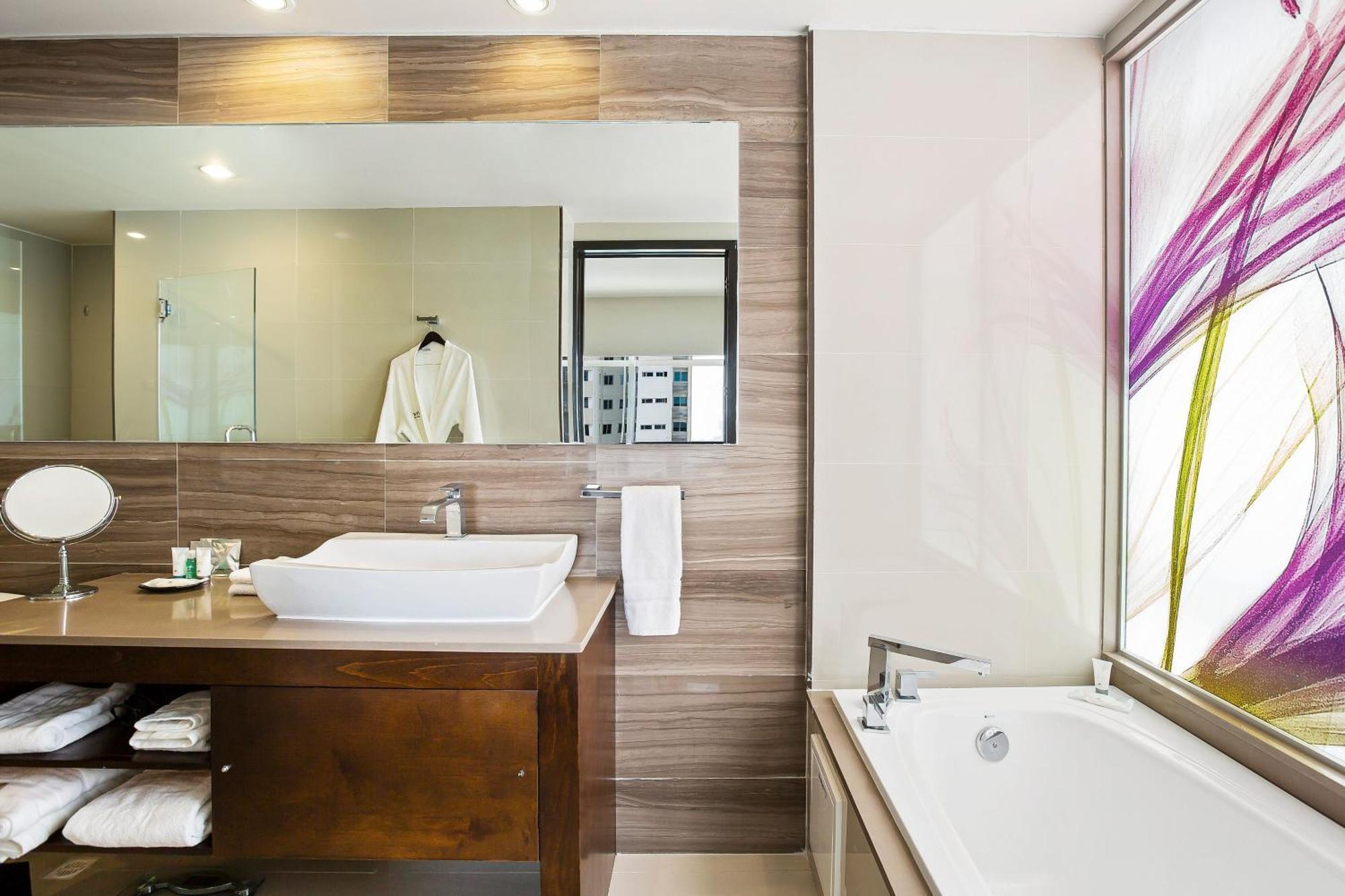 Suite Business con 1 cama extragrande, vistas a la ciudad y acceso al Club Lounge